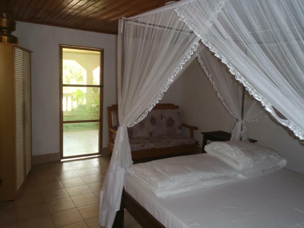 Chez Laurette Morombe Exterior photo